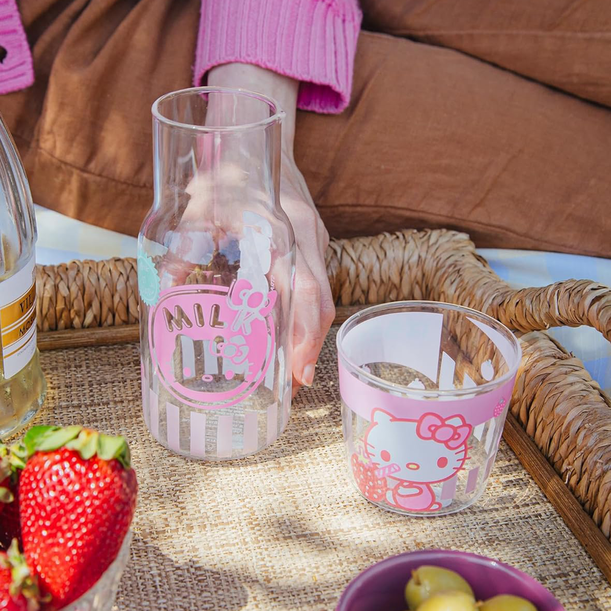 Hello Kitty Glass Carafe and Cup Set (Strawberry Milk) - Image 2
