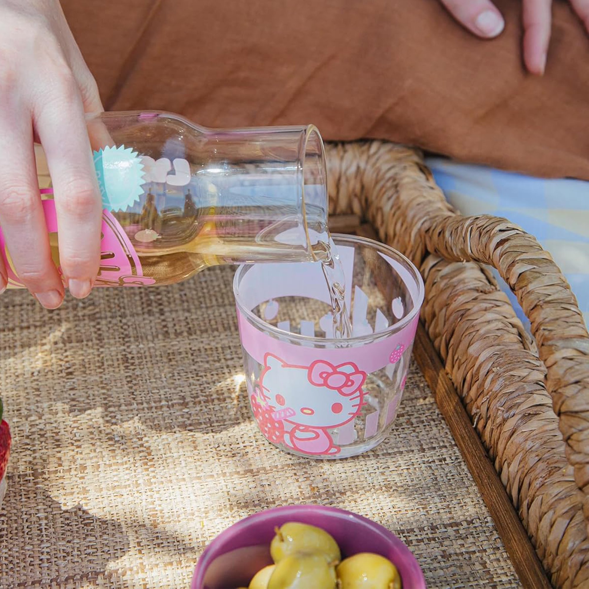 Hello Kitty Glass Carafe and Cup Set (Strawberry Milk) - Image 5