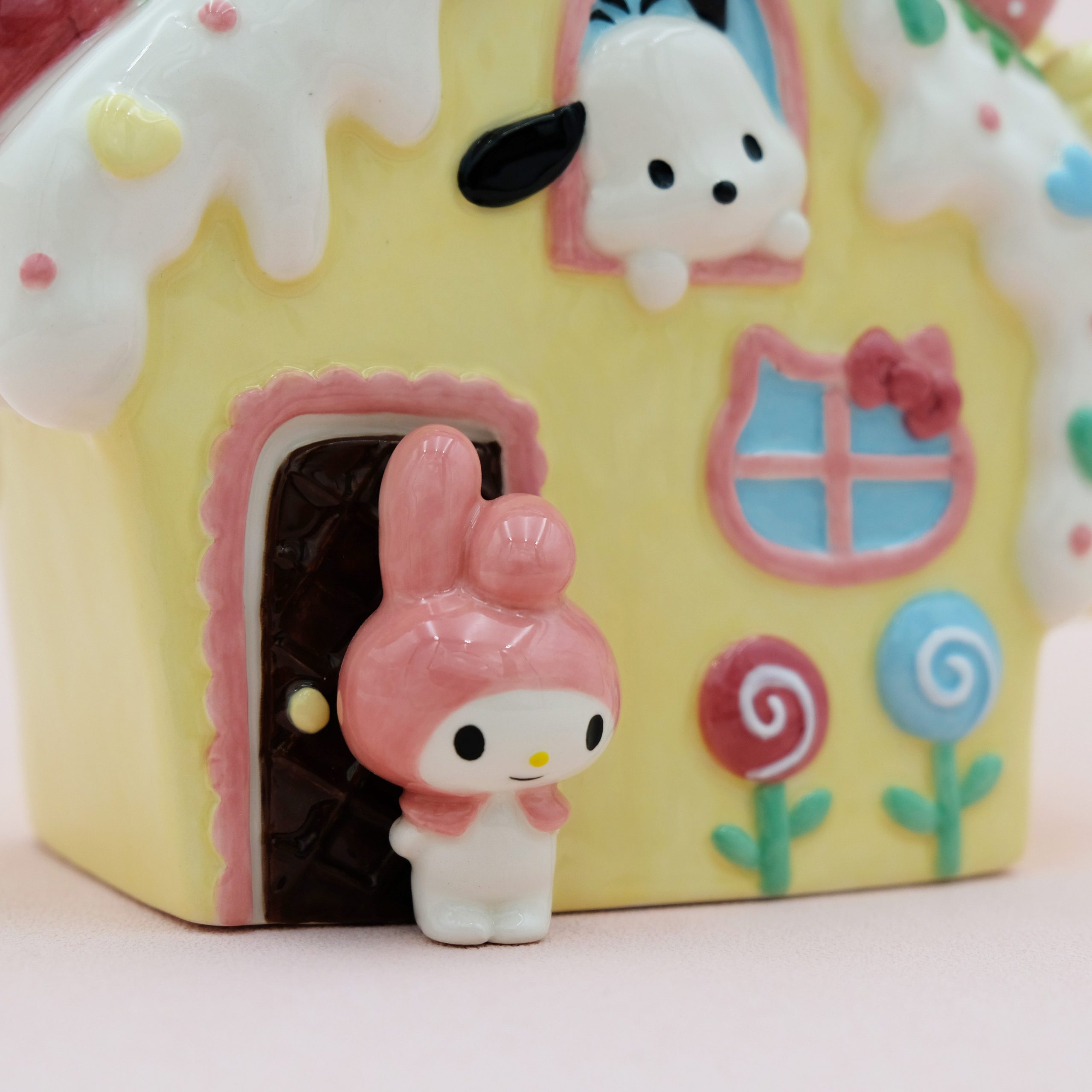 Hello Kitty and Friends Strawberry House Ceramic Teapot - Image 2