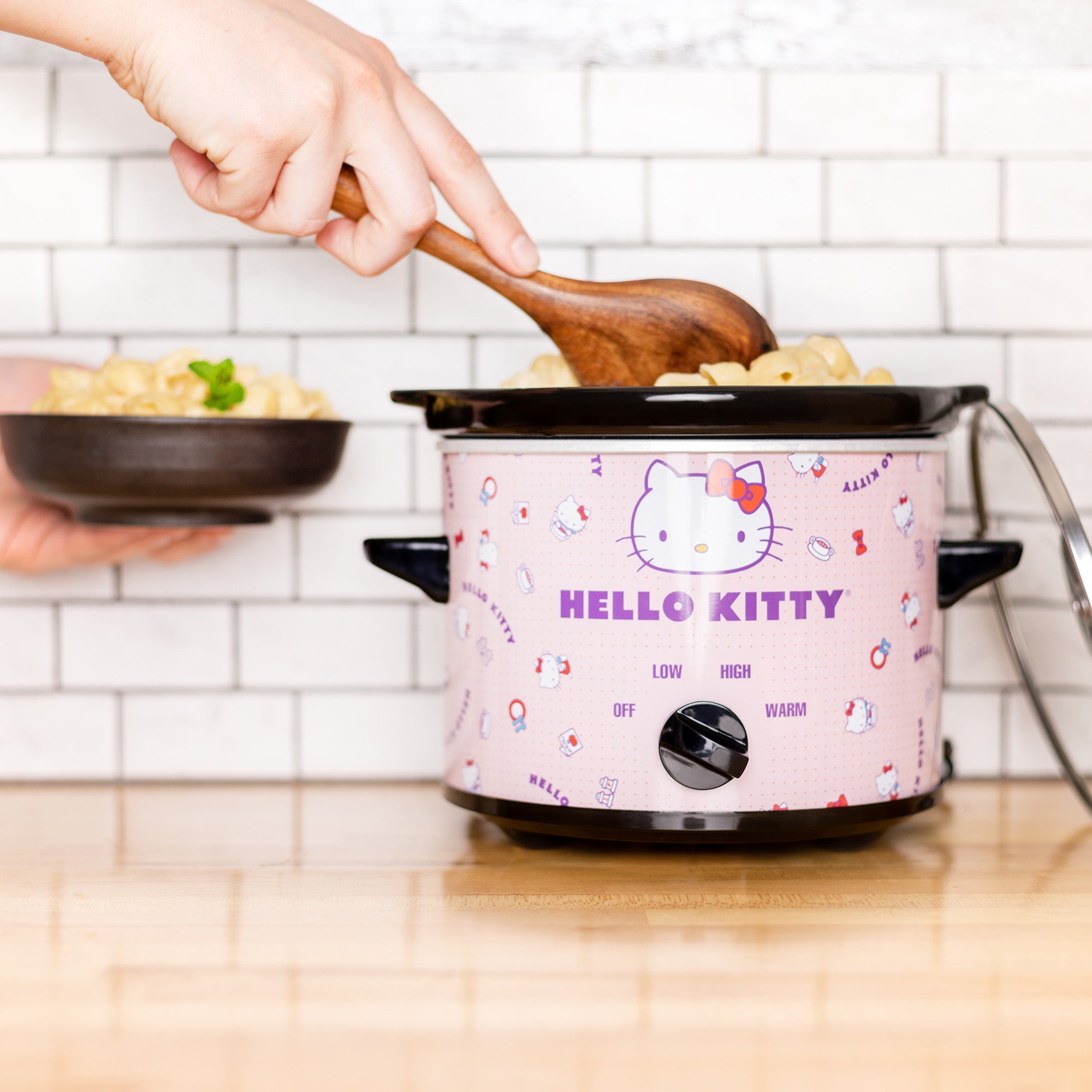 Hello Kitty 2-Quart Slow Cooker - Image 3